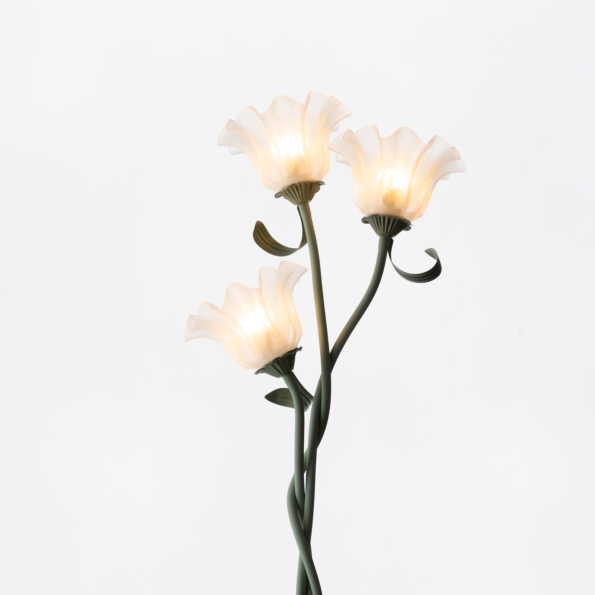 Florale Stehleuchte Quedi