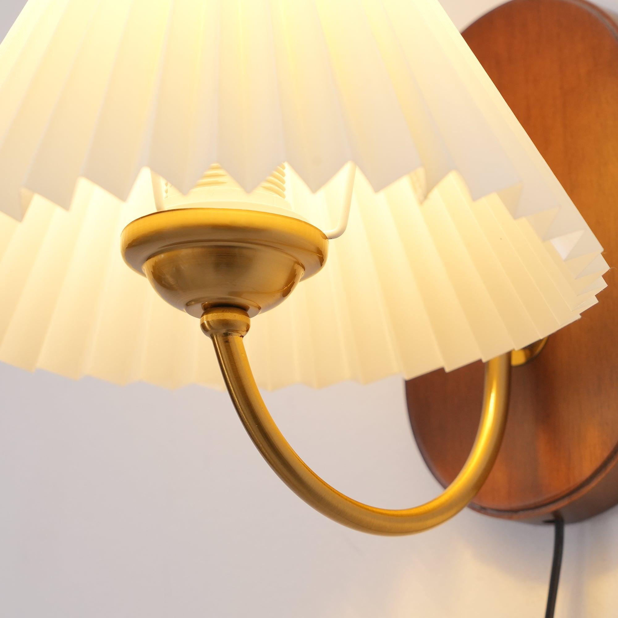 Wandleuchte mit Stecker Navimo
