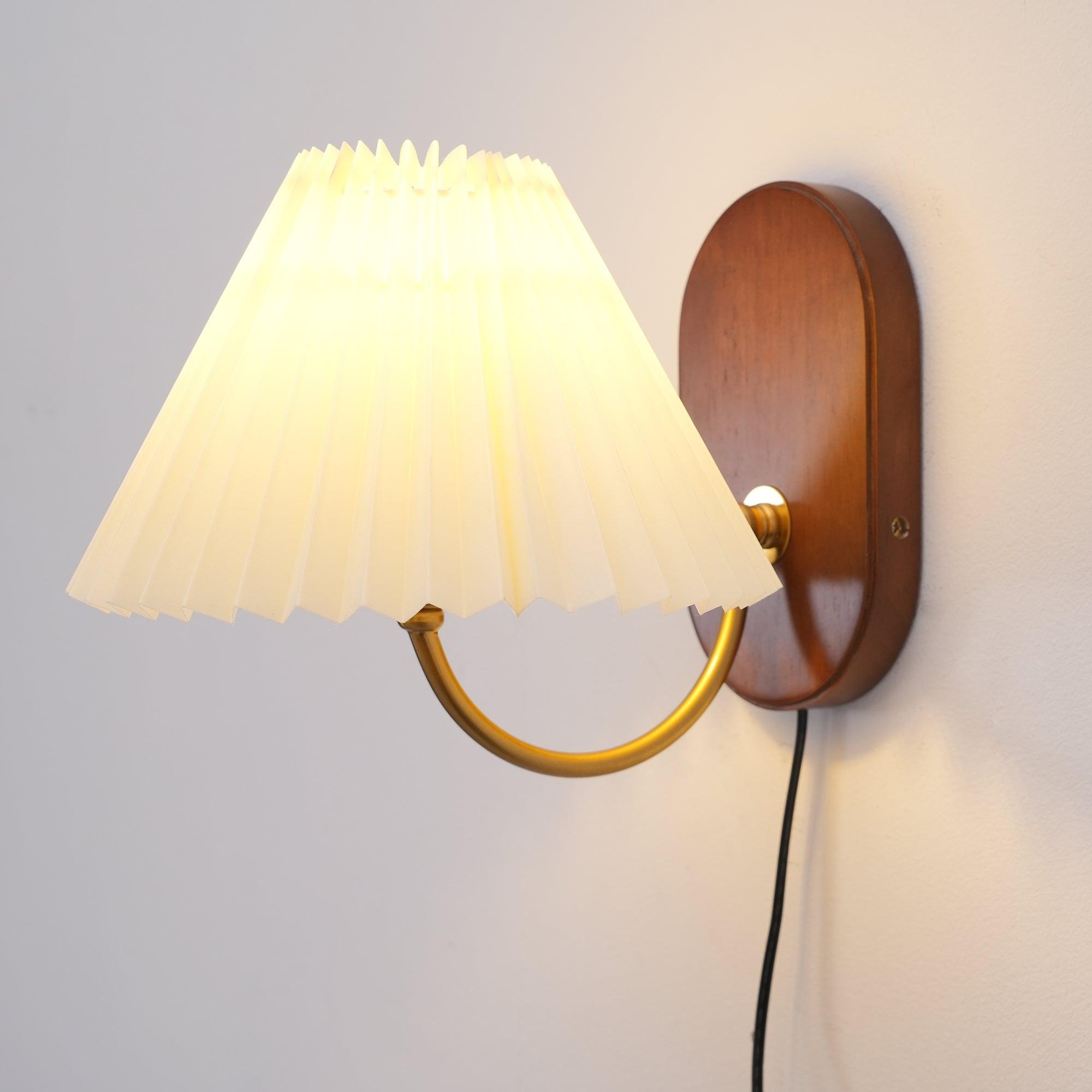 Wandleuchte mit Stecker Navimo