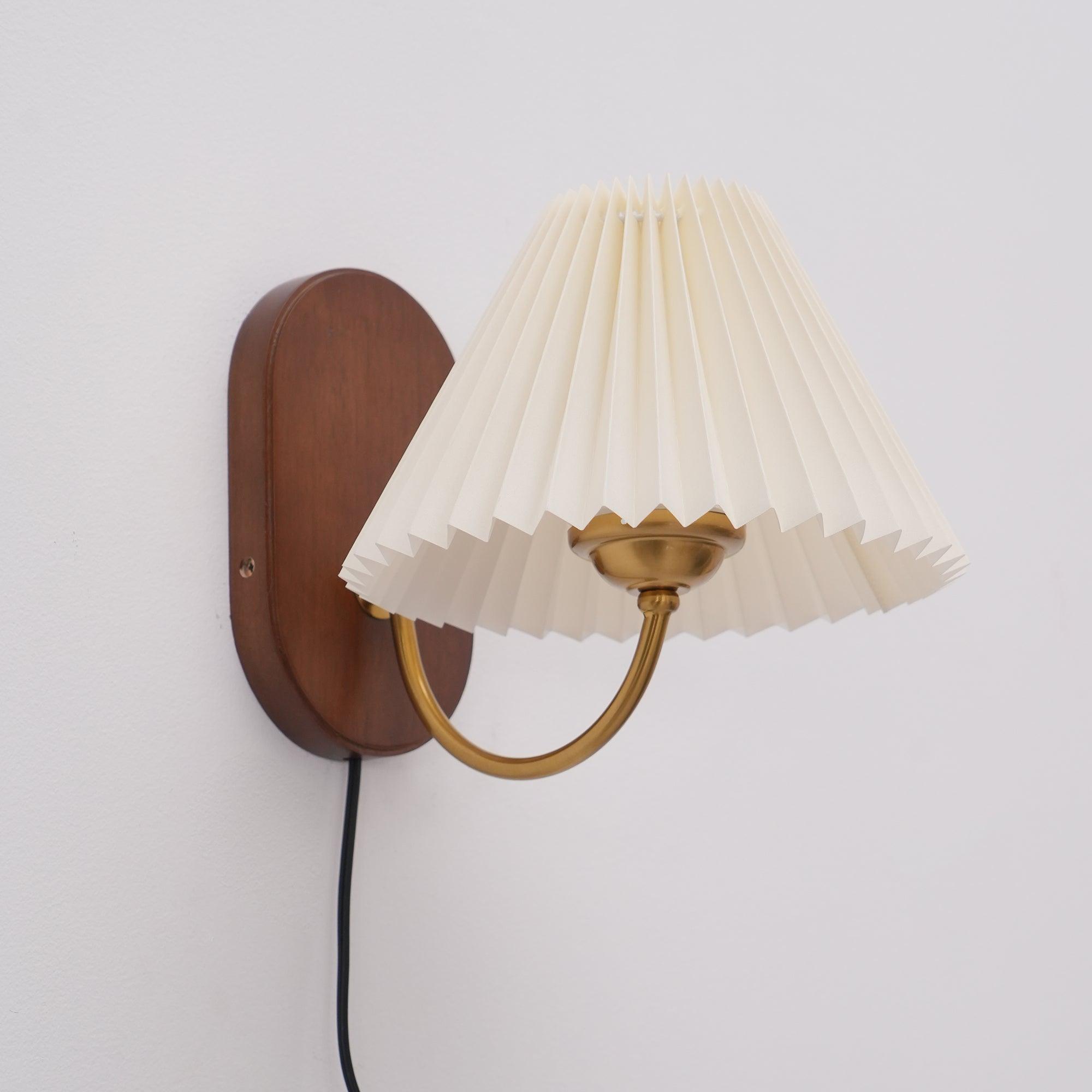 Wandleuchte mit Stecker Navimo