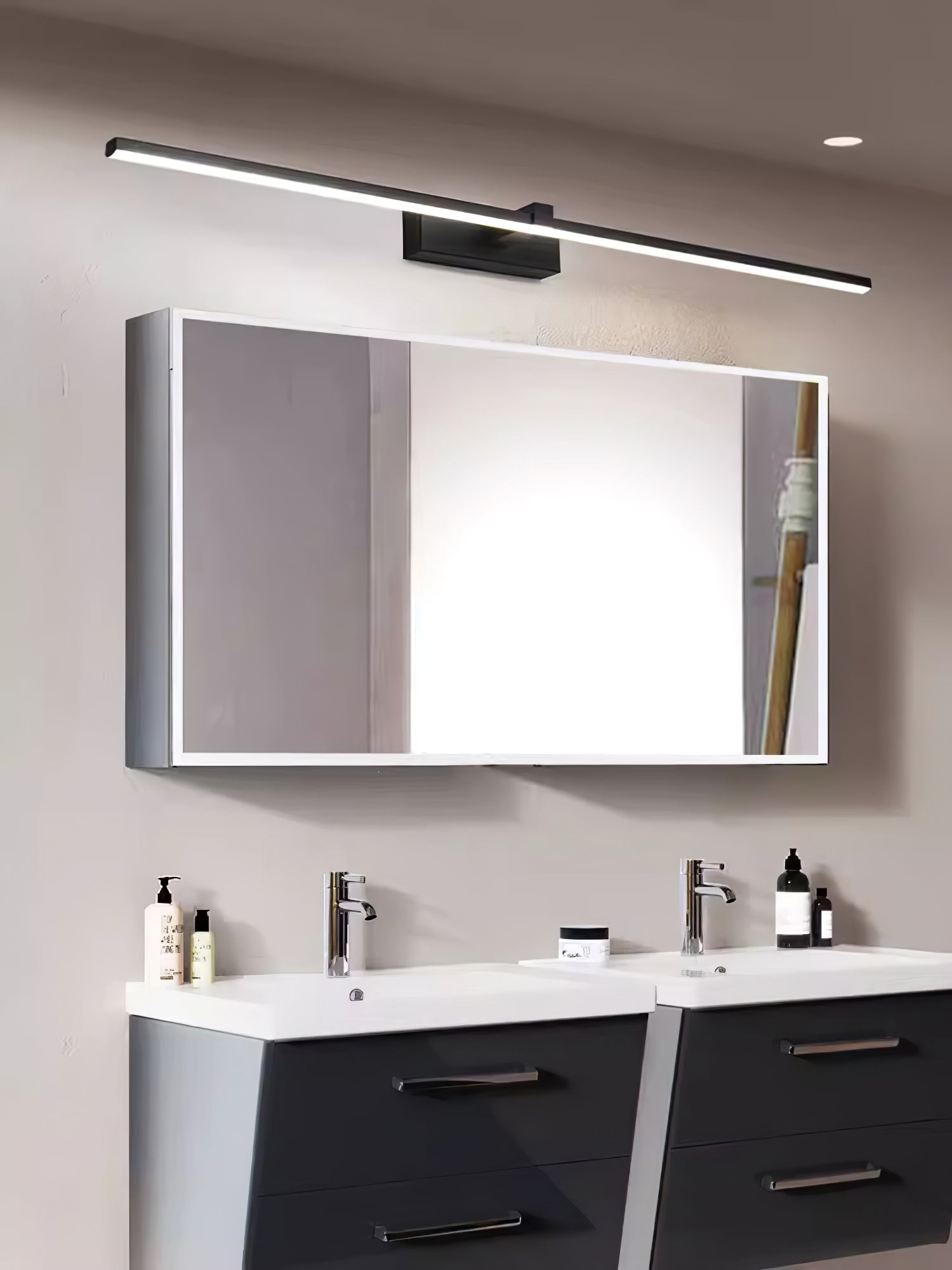 Lineare Wandleuchte Olive