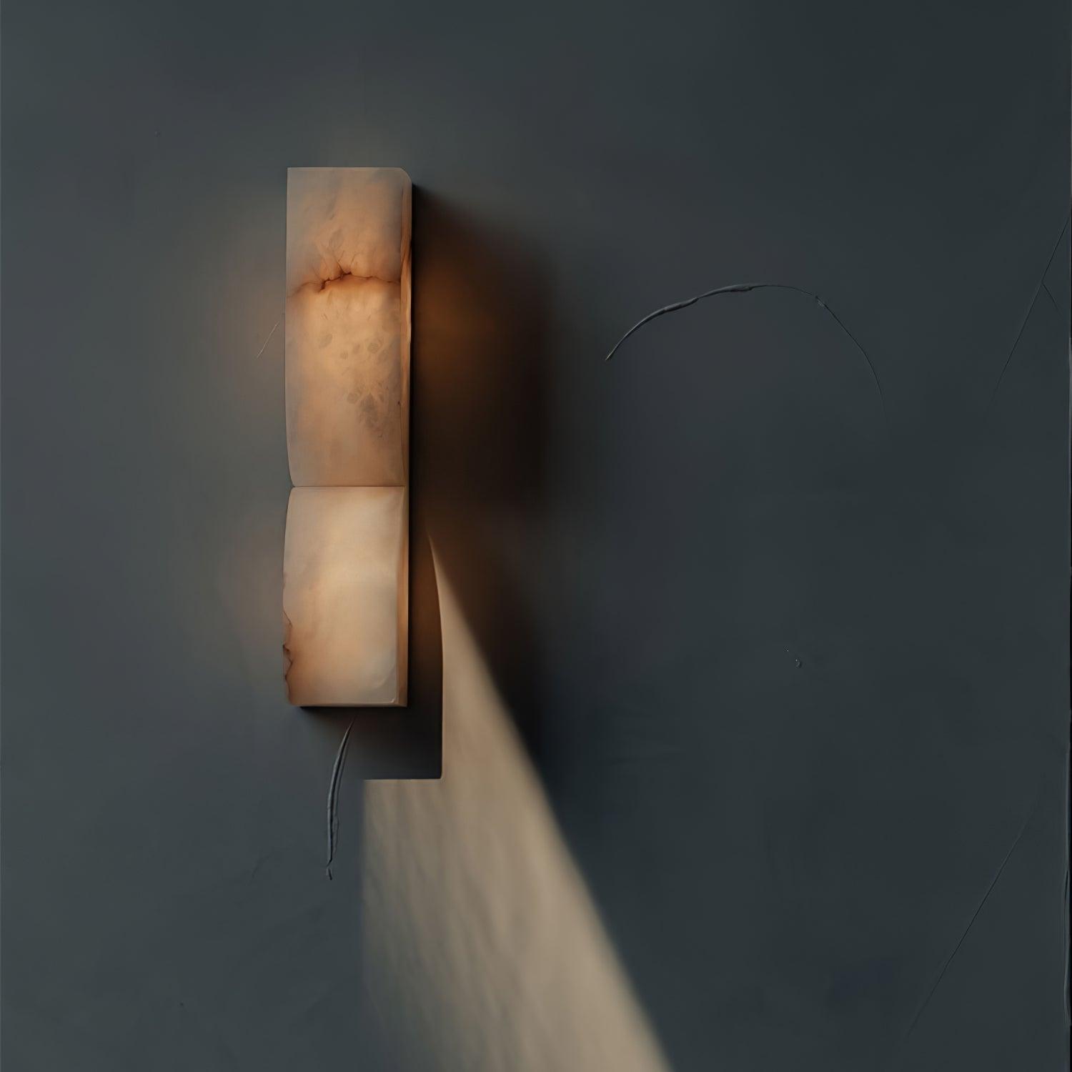 Skulpturale Wandleuchte Mavina