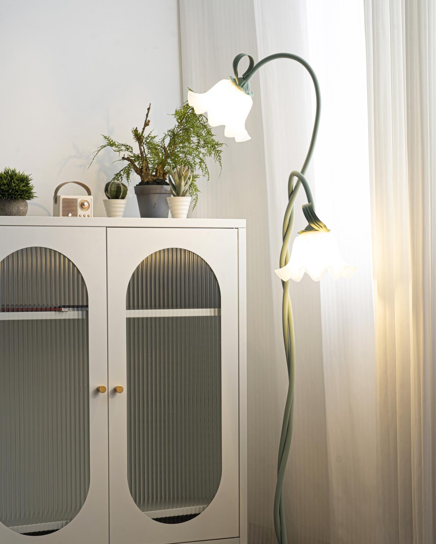 Florale Stehleuchte Quedi