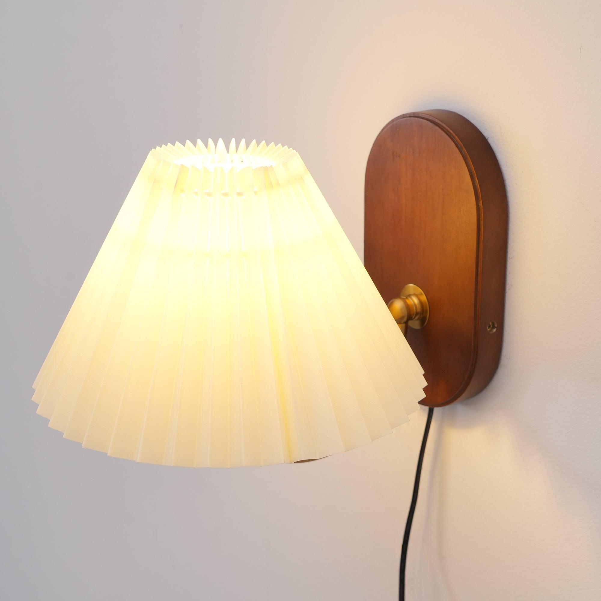 Wandleuchte mit Stecker Navimo