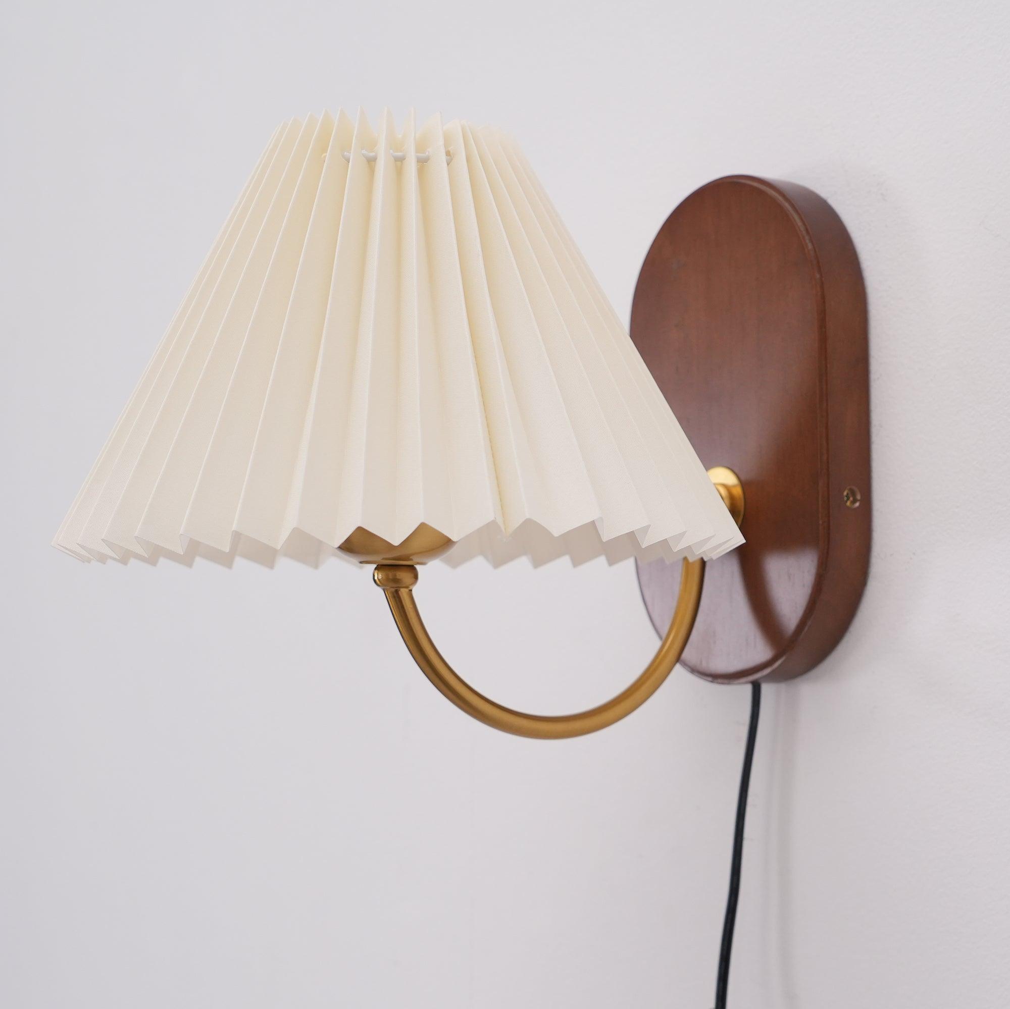 Wandleuchte mit Stecker Navimo