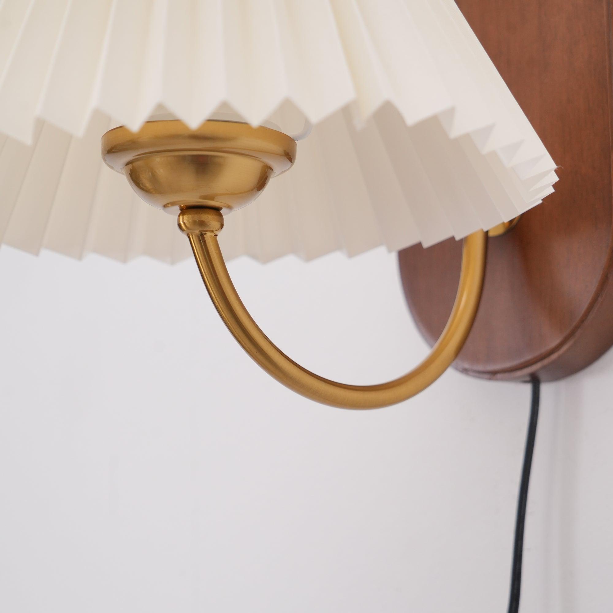 Wandleuchte mit Stecker Navimo