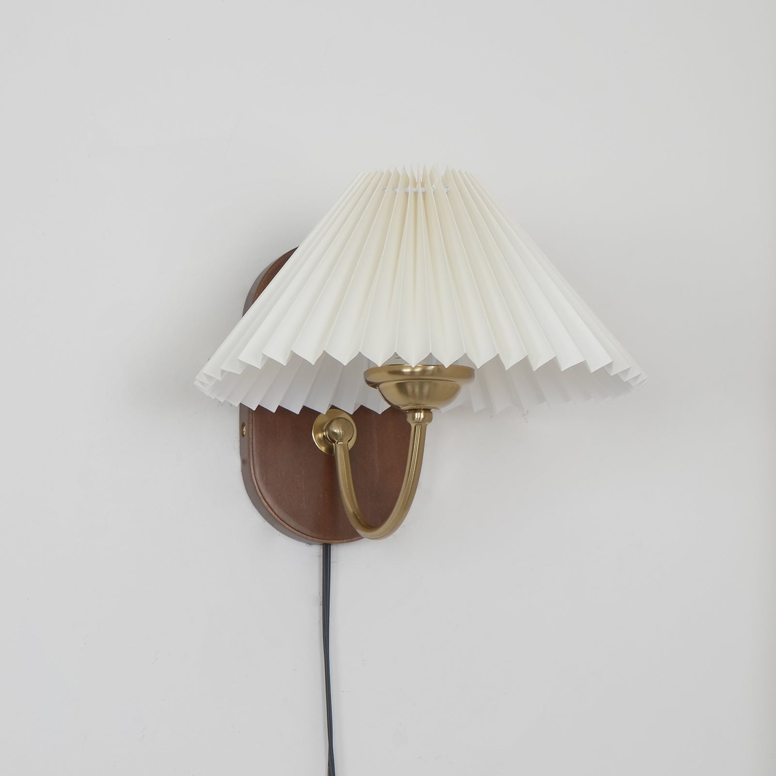 Wandleuchte mit Stecker Navimo