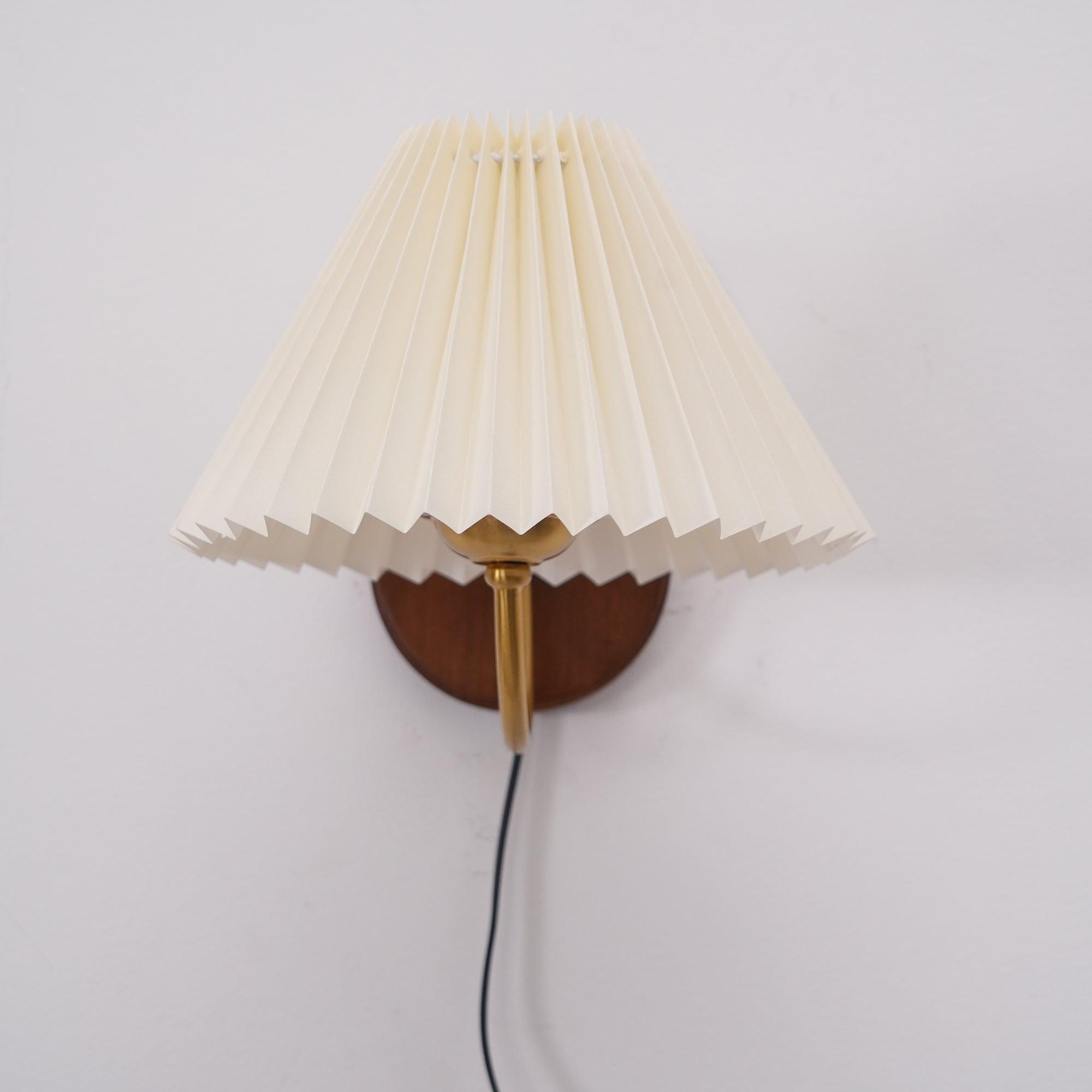 Wandleuchte mit Stecker Navimo