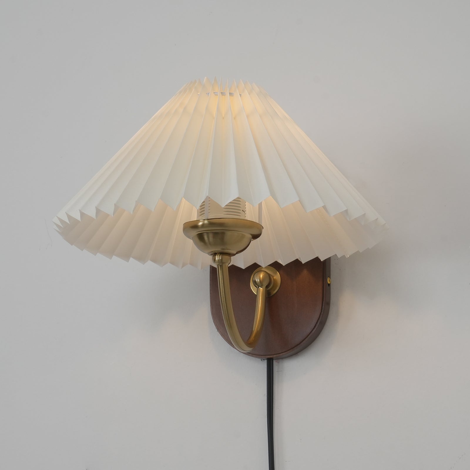 Wandleuchte mit Stecker Navimo