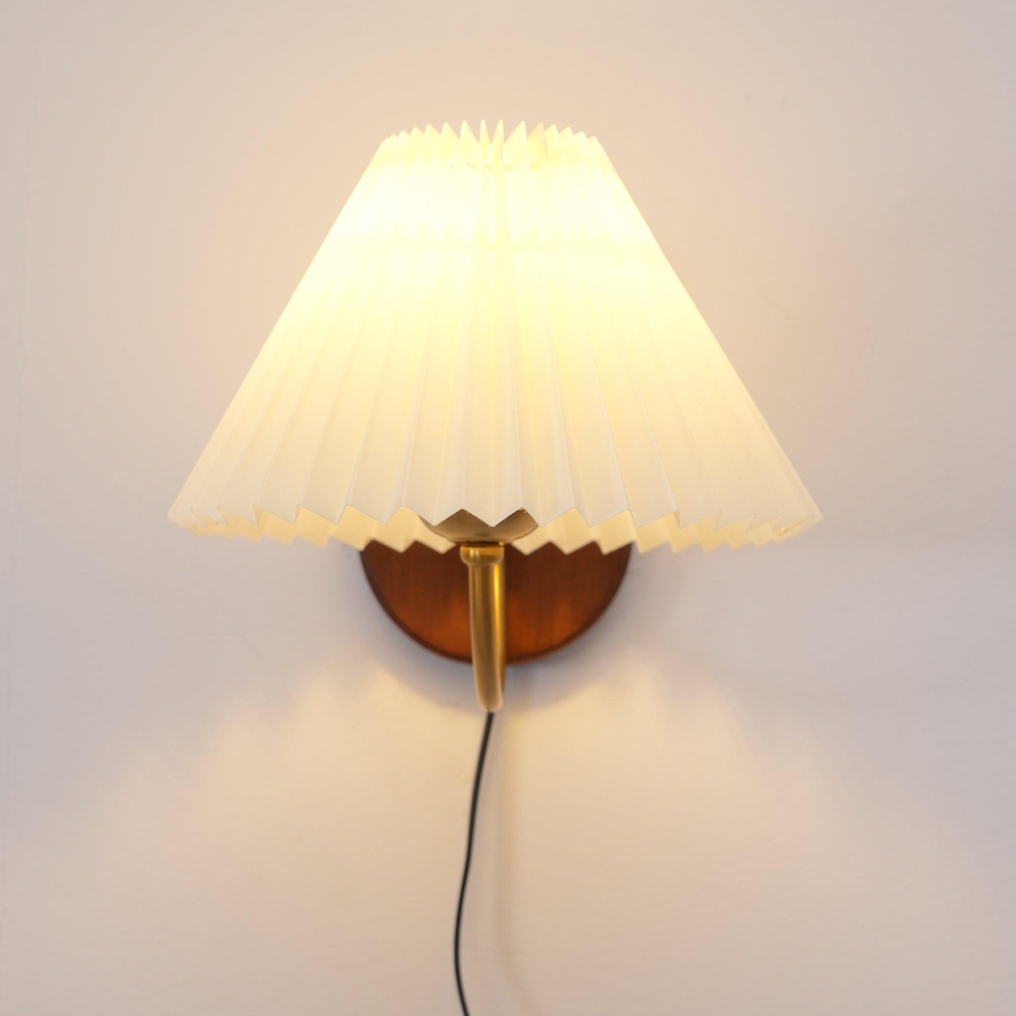 Wandleuchte mit Stecker Navimo