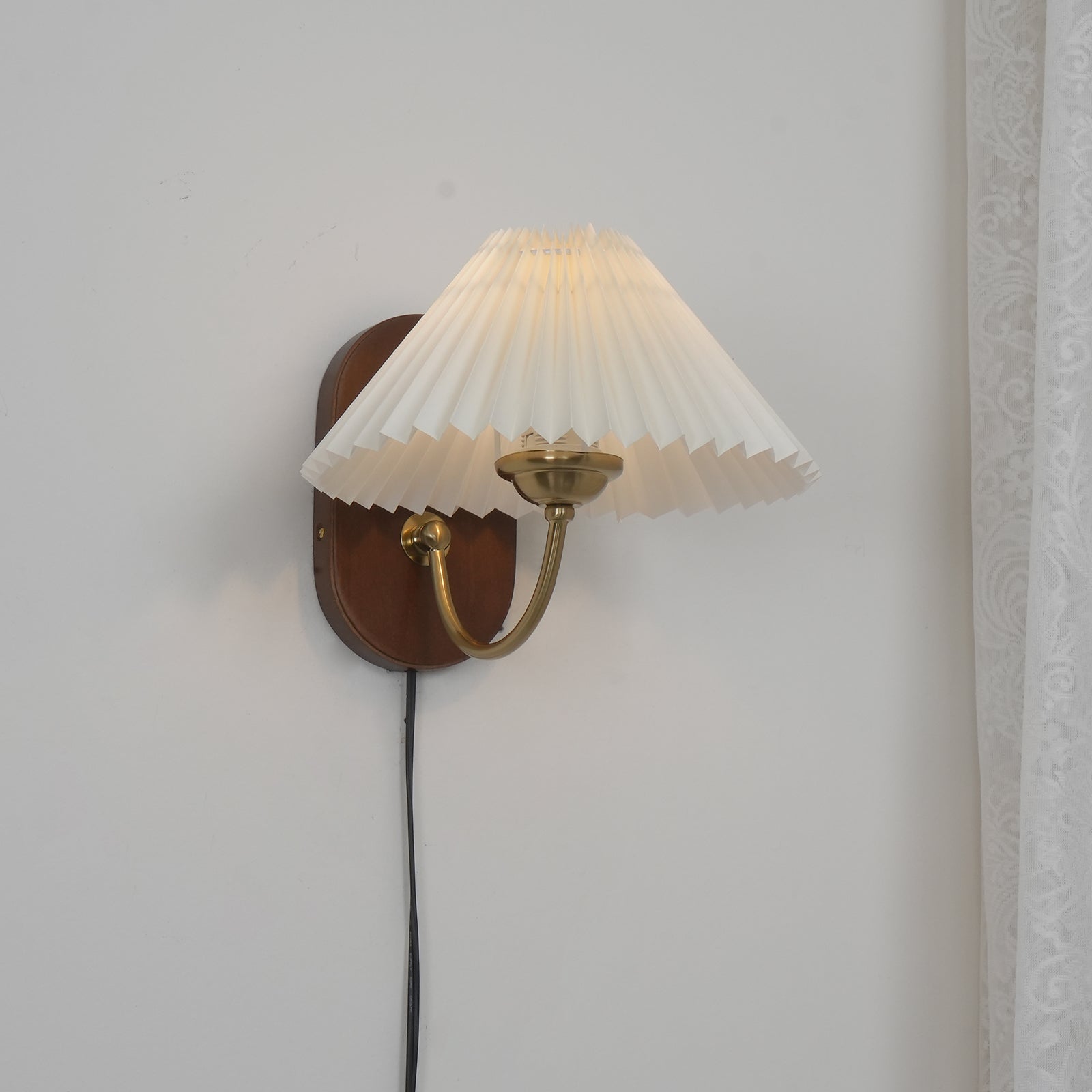 Wandleuchte mit Stecker Navimo