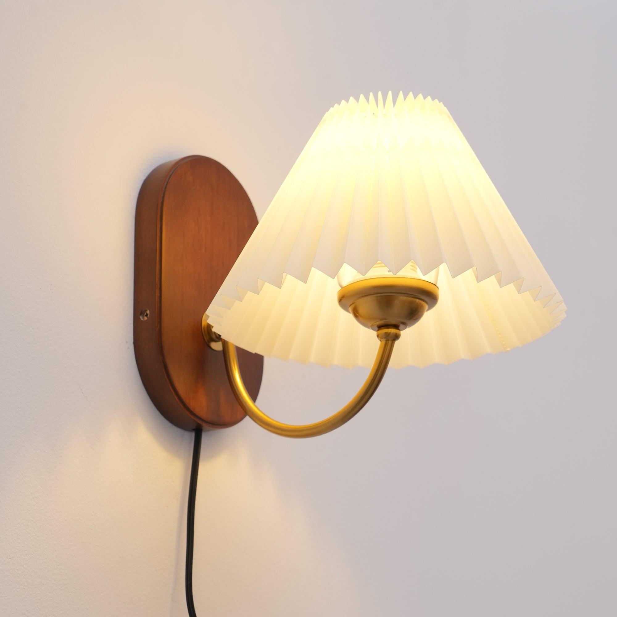 Wandleuchte mit Stecker Navimo