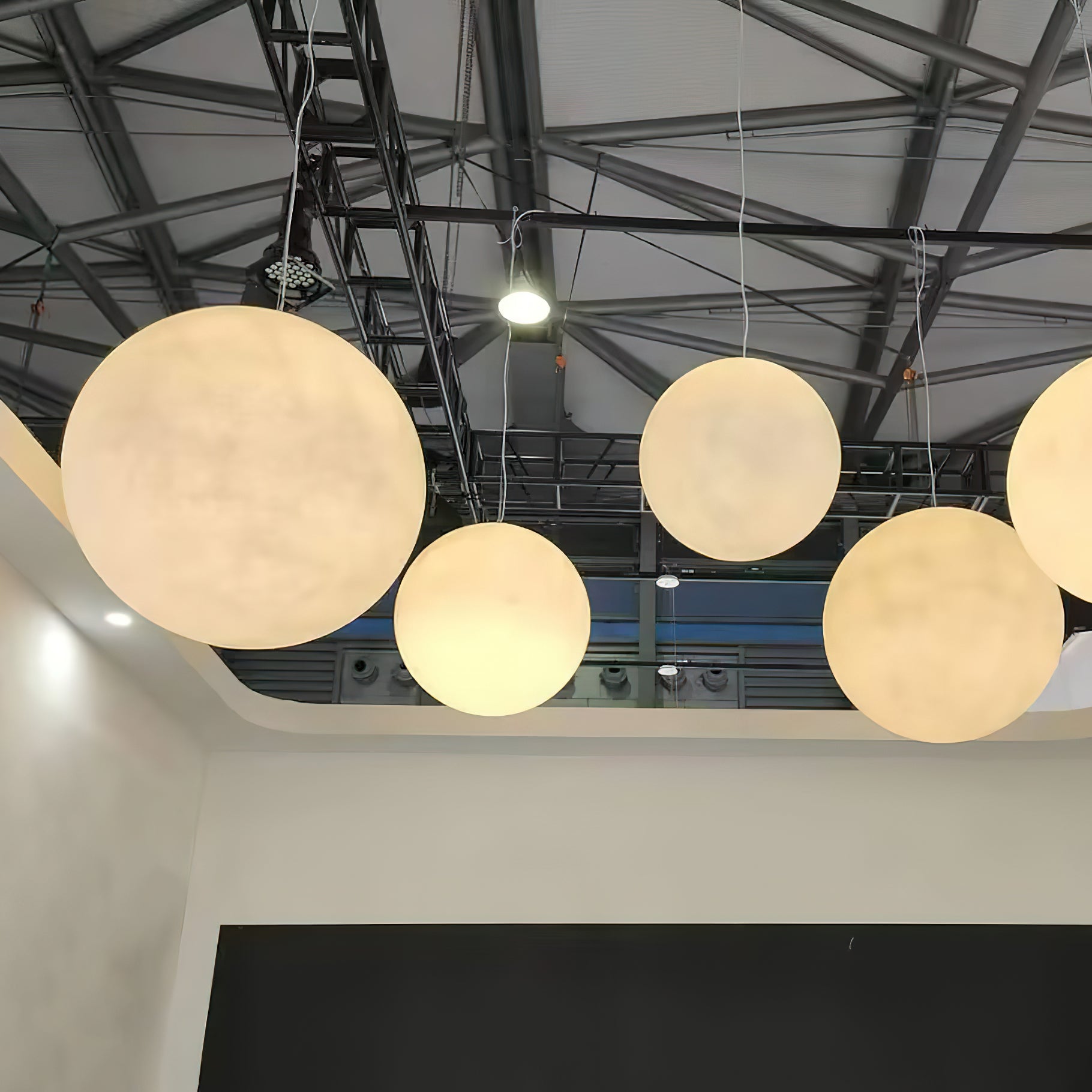 Globus Pendelleuchte Alase
